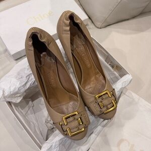 [Authentic] Chloé - Classic Paddington Gold Buckle Beige Leather Pumps